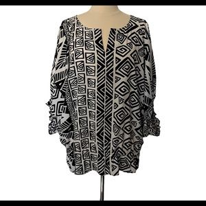 Chico’s Women’s Mystic Maze Tiana Top
Size 3